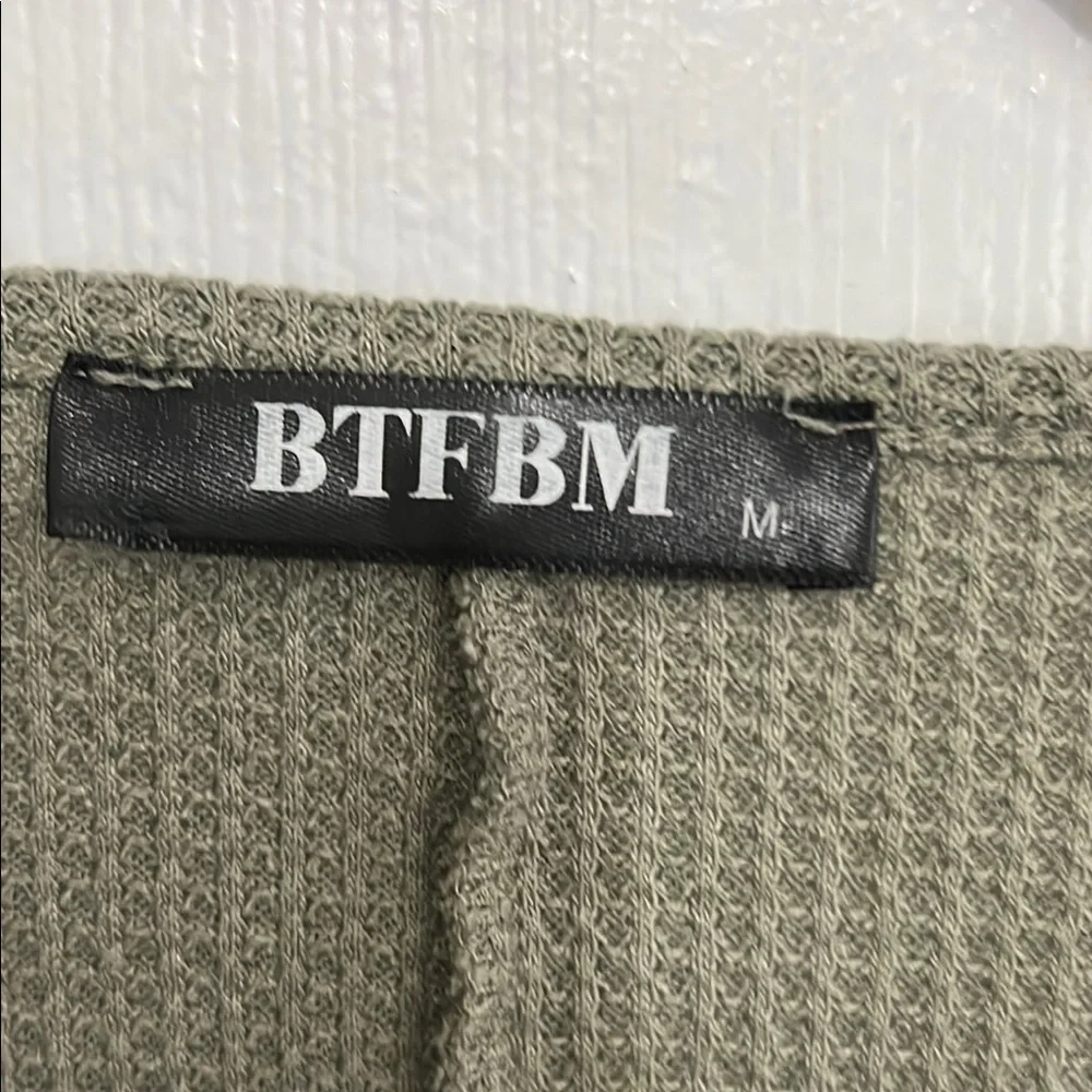 Olive Button-Detail Women's Top - Picture 3 of 3